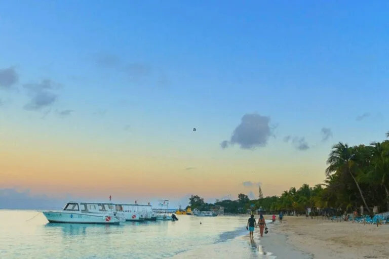 Best Caribbean Islands with Kids - Roatan