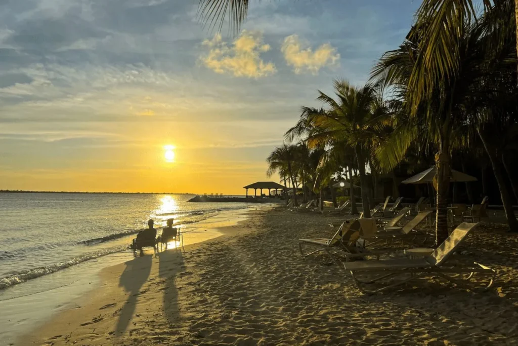 Infographic highlighting why Bonaire is one of the best Caribbean islands for families.