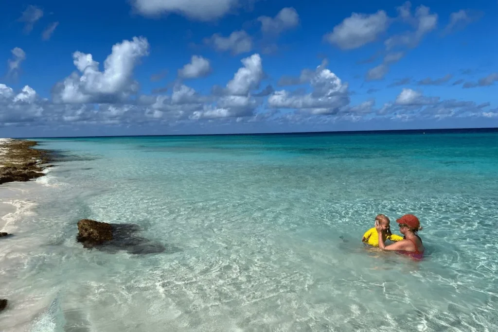 Infographic highlighting why Bonaire is one of the best Caribbean islands for families.