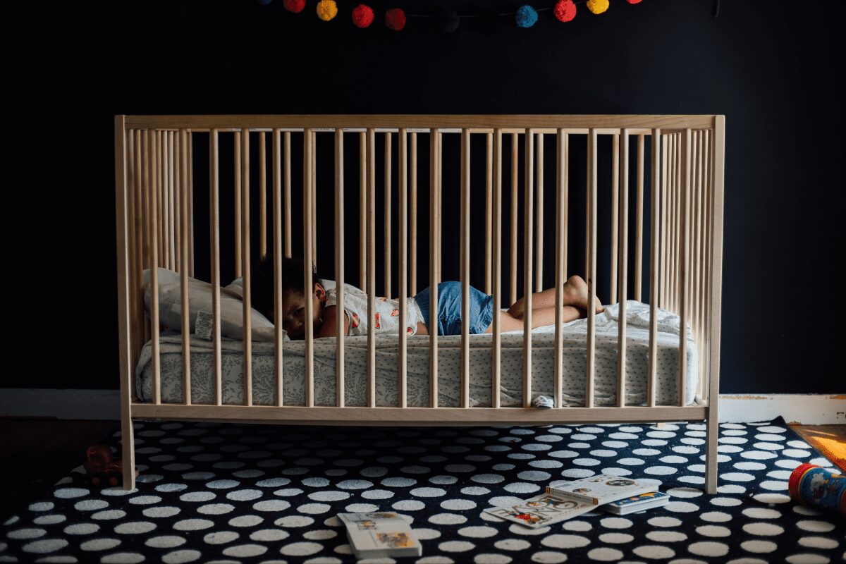 Crib in hotel with toddler