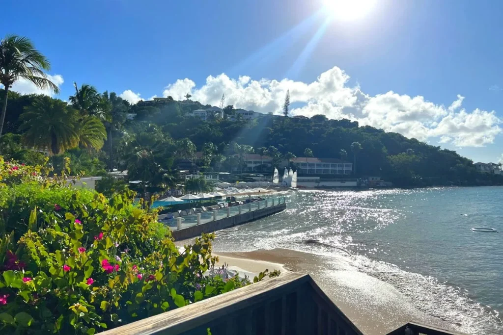 Infographic highlighting why Antigua is one of the best Caribbean islands with kids.