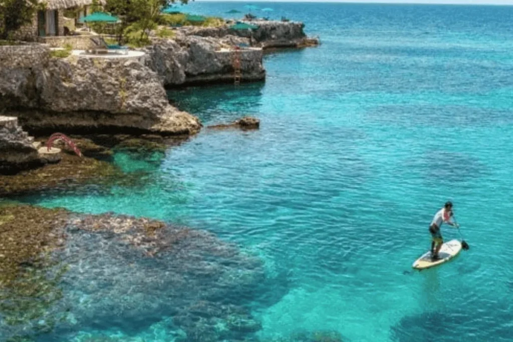 Infographic highlighting why Jamaica is one of the best Caribbean islands for families.