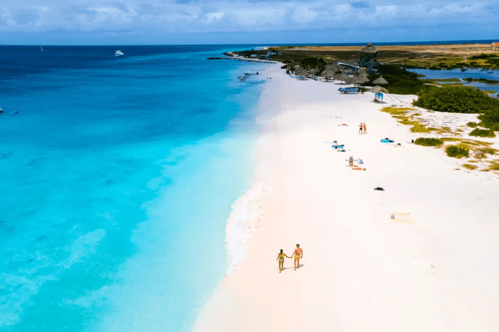Infographic highlighting why Curacao is one of the best Caribbean islands for families.