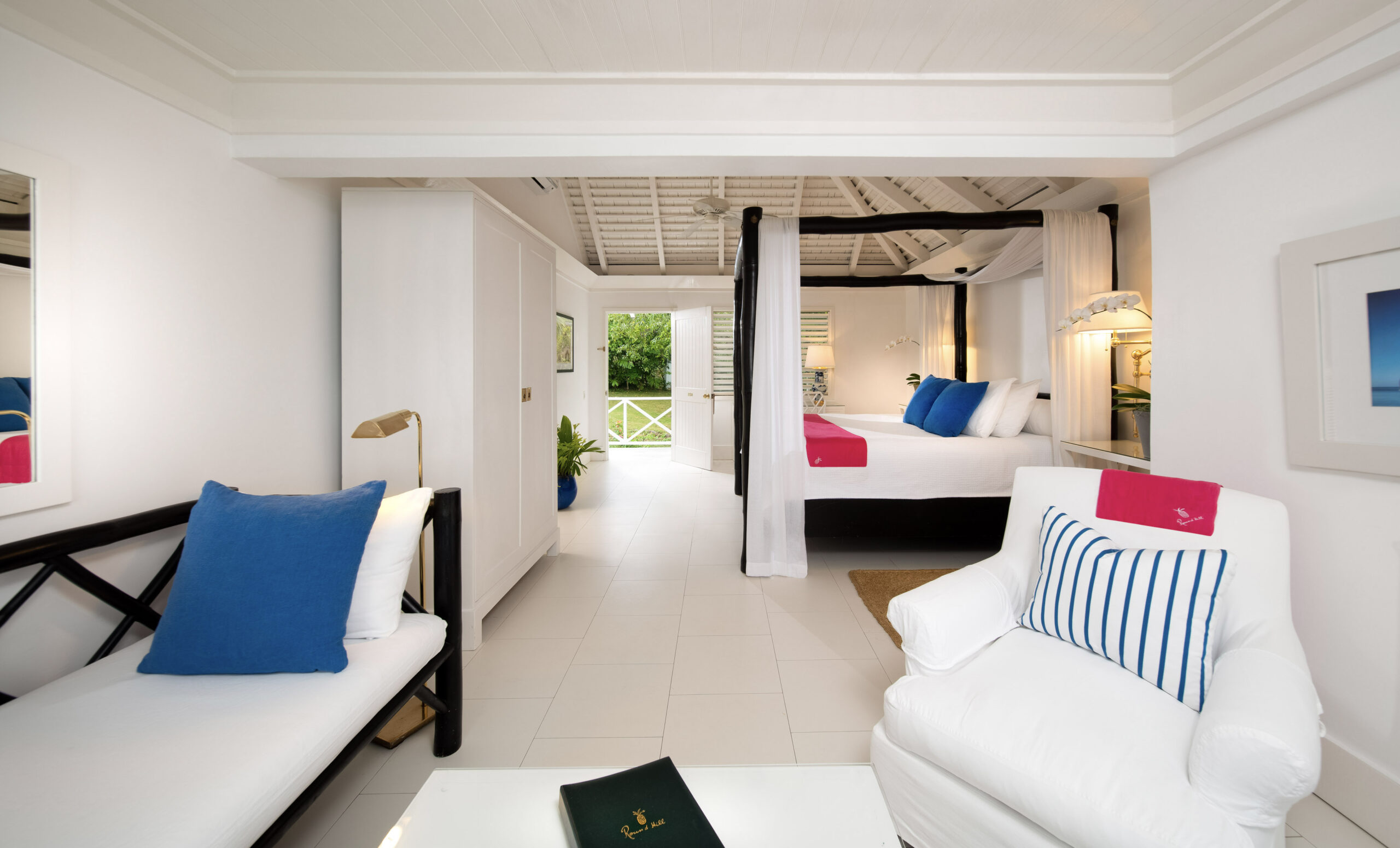 Pineapple House Oceanfront Rooms