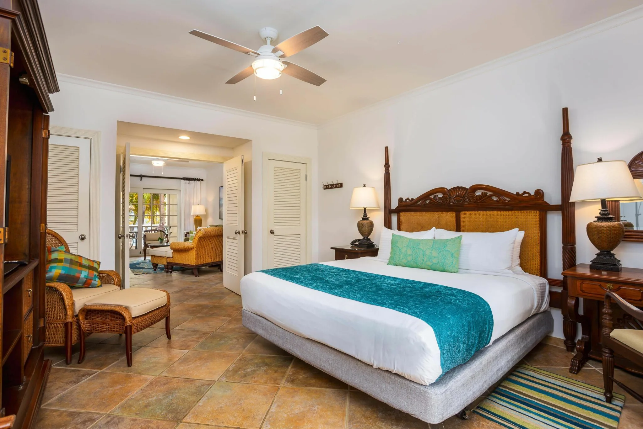 Beachfront One-Bedroom Suite (Upstairs)