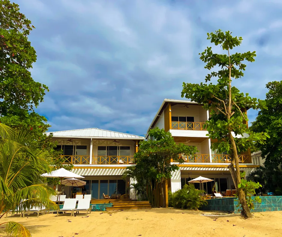 Hotel in Roatan for families with teens