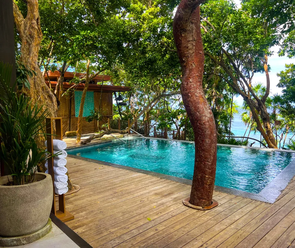 Best places to stay in Roatan for families