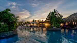 Infographic highlighting why Bonaire is one of the best Caribbean islands for families.