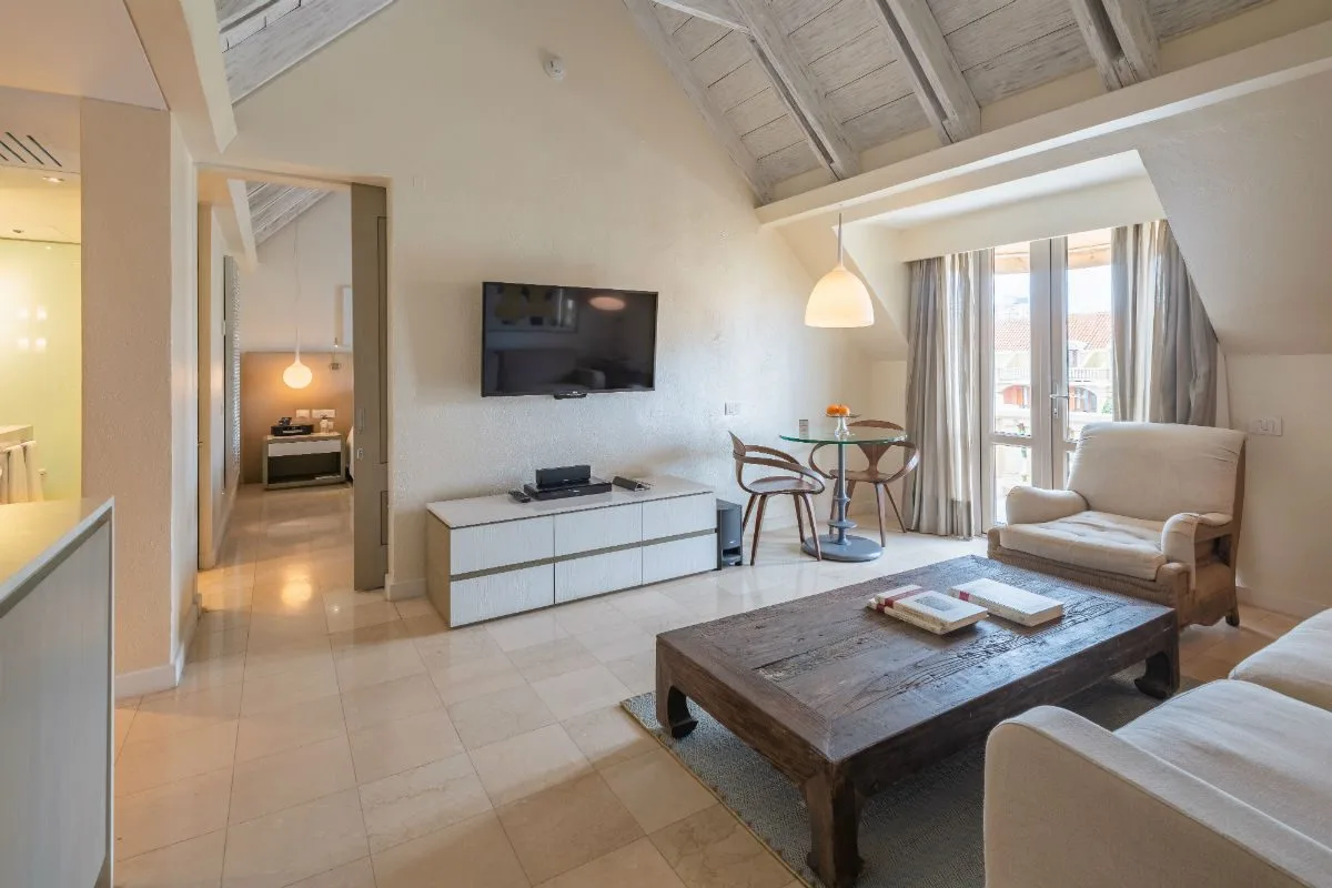 Republican Junior Suite (One-Bedroom Suite)