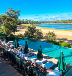 Les Hortensias du Lac Pool