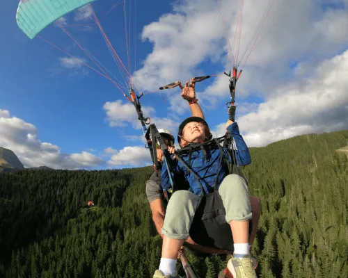 Paraglide in the Alps